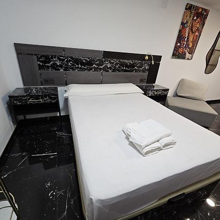 Apartamentos Benidorm Black エクステリア 写真